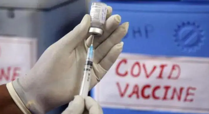ovid19 Vaccination has been stopped in Gujarat for three days for over 45years. The Gujarat government said that this step to stop vaccination has been taken after the central government's decision to increase the interval between two doses of Covishield. A state government release said that vaccination will continue for people aged 18 to 44 who have registered themselves and who have received SMS.