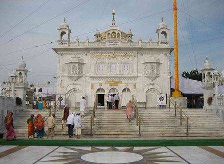 The announcement of Gurudwara Takht Shri Hazoor Sahib, one of 5 takhts of Sikhism, to release all its gold collected over the past 50 years for construction of hospitals/medical institutions has been appreciated by many cutting across party and religious lines.