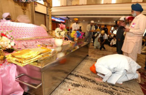 HM Amit Shah Seeks Blessings at Gurudwara Shri BadiSangat Sahib in Kolkata