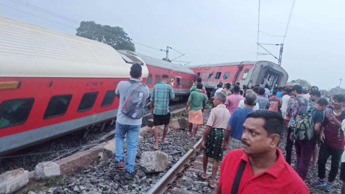 JMM Slams Centre Over Jharkhand Train Accident, Demands Focus on Railway Safety