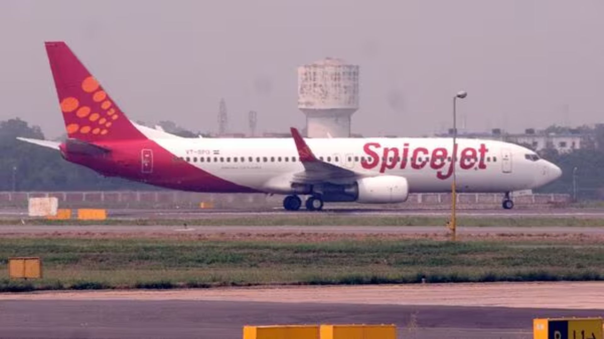 SpiceJet Disruption: Passengers Try to Enter Cockpit