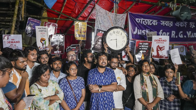 Junior Doctors in WB Continue Fast-unto-death for Justice Amid Govt Silence