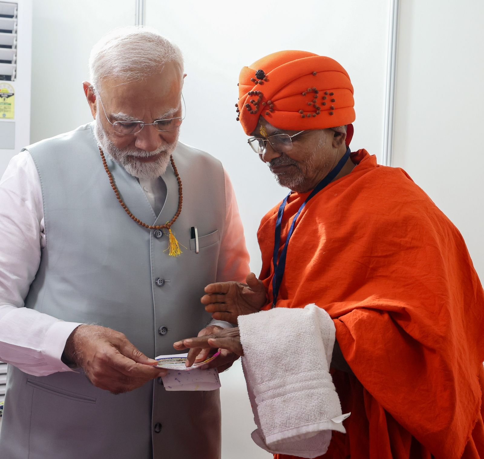 PM Modi Lauds Swami Shantigiri Maharaj’s Community Service Efforts
