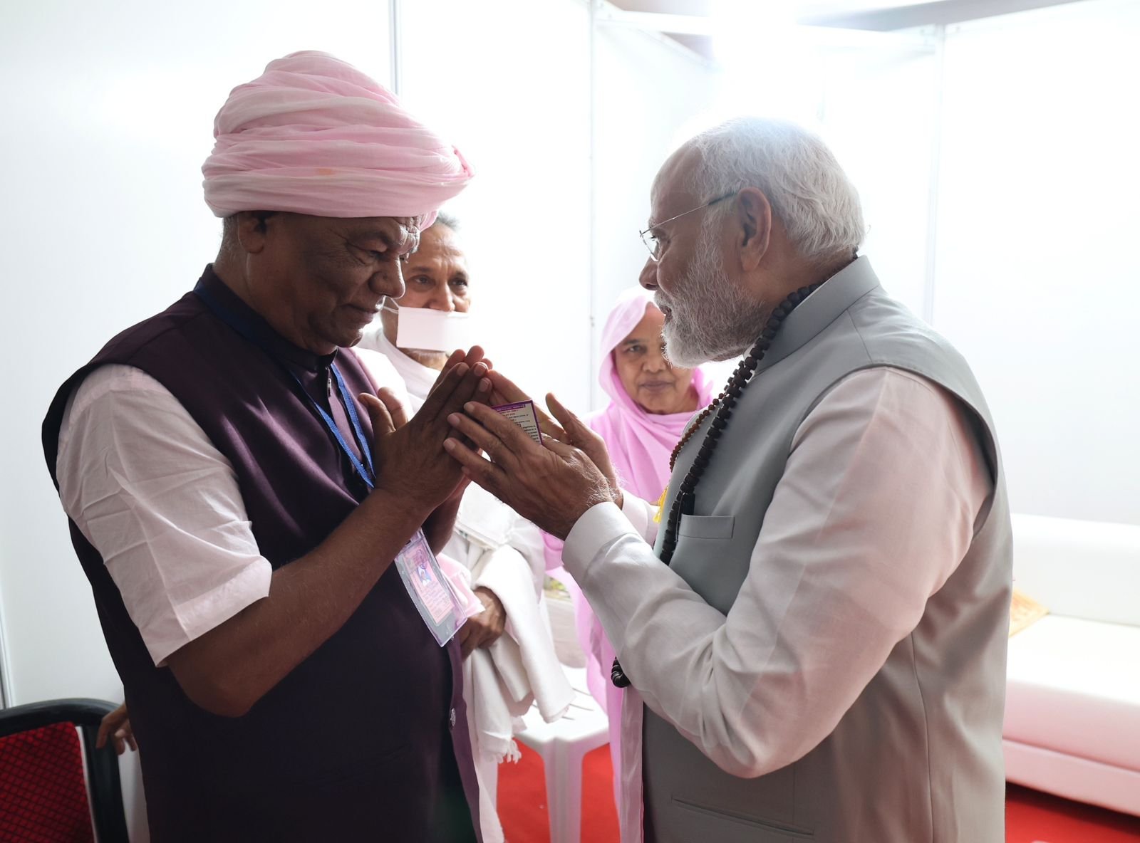 Prime Minister Modi Meets Param Pujya Babhulgaonkar Maharaj