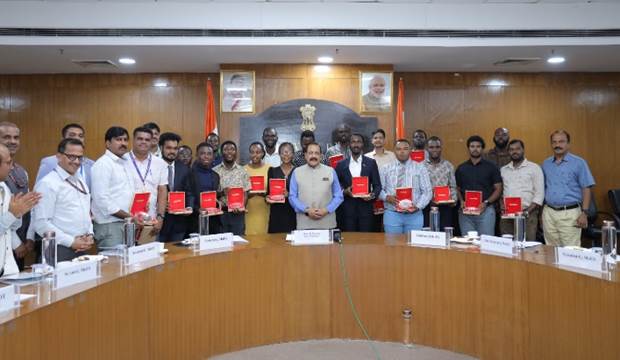 Dr Jitendra Singh Felicitates ISA-Nominated Trainees for Deep-Sea Mineral Exploration Training