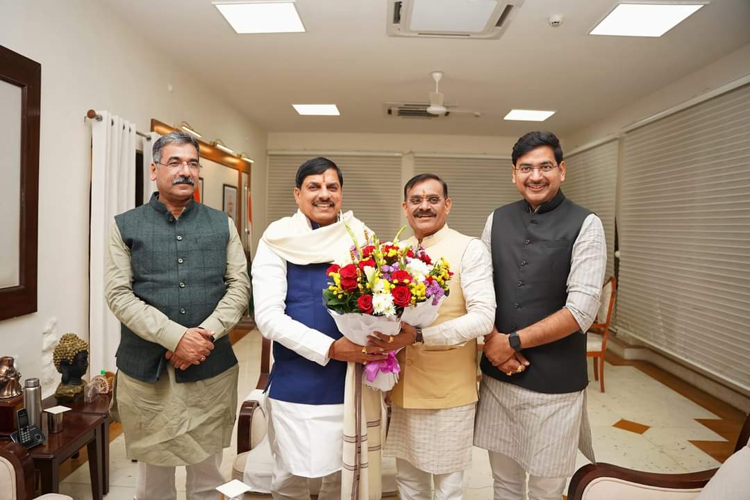BJP State President Vishnudutt Sharma Welcomes CM Yadav After Successful Investment Tour