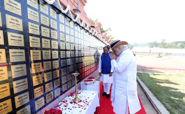 Amit Shah Pays Tribute to Martyrs, Vows to Eradicate Naxalism During Visit to Bastar
