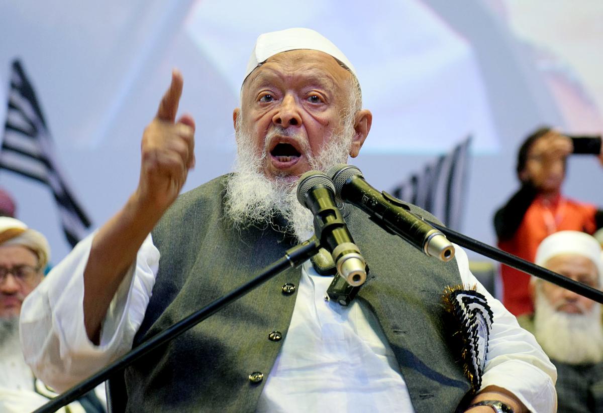Priyanka Gandhi Visits Family of Tiger Attack Victim in Wayanad