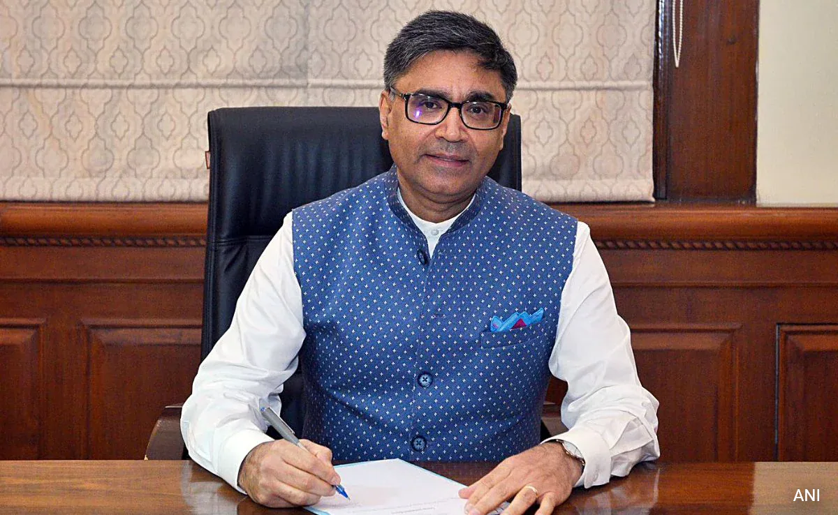 Centre Confirms 487 Indians on US 'Final Removal' List Amid Deportation Row