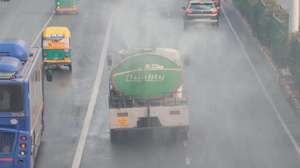 Delhi Govt Plans Artificial Rain Trials to Combat Pollution