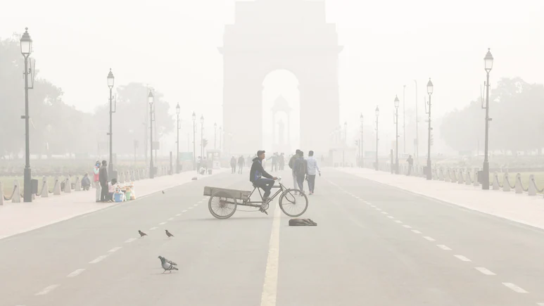 Delhi Chokes on Diwali Morning as AQI Hits ‘Very Poor’ Mark
