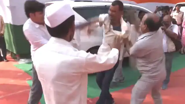 Slogans, Scuffles and a 'Thief' Chase Mark Rahul Gandhi's Patna Visit