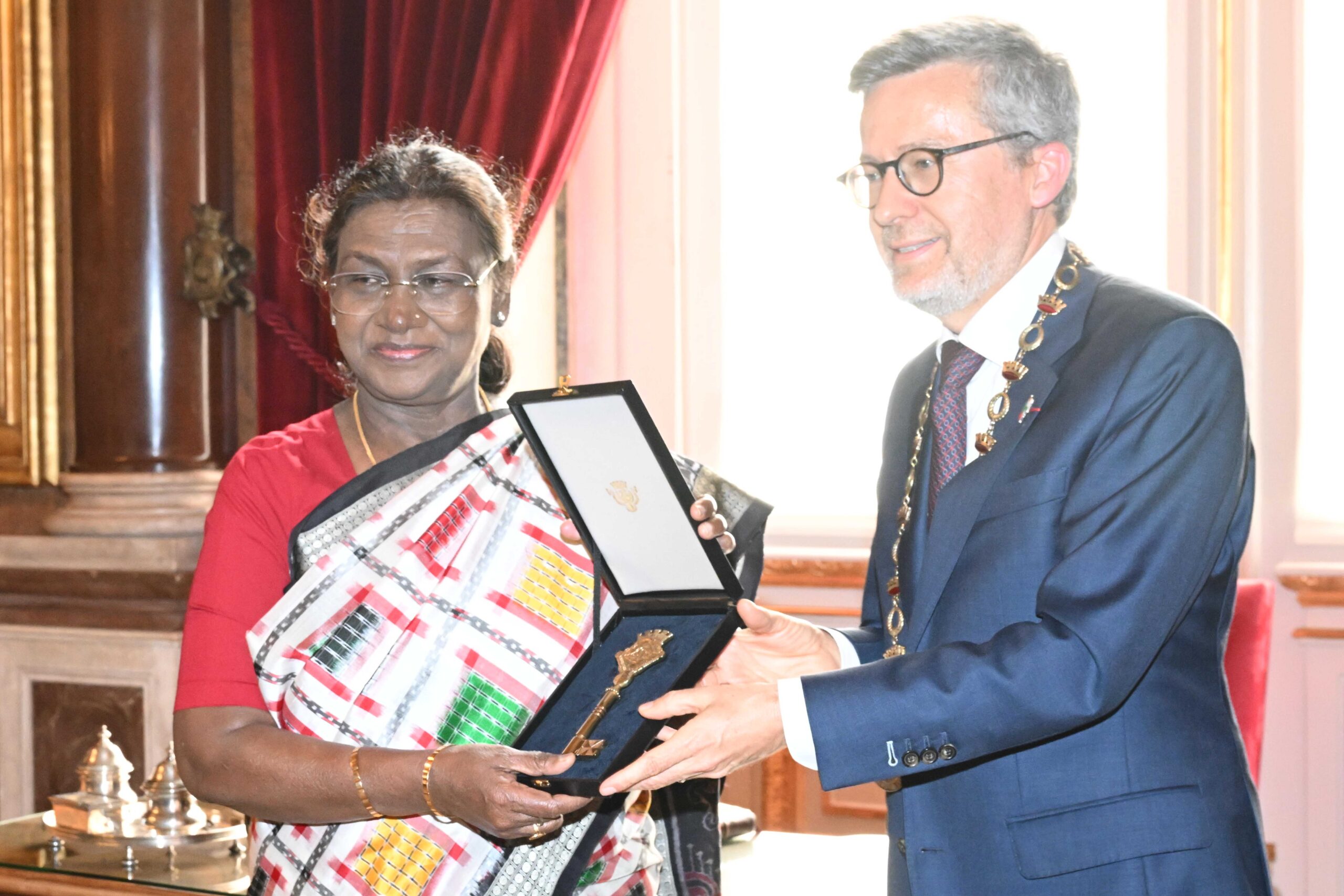 President Murmu Receives Lisbon’s ‘City Key of Honour’; Lauds Portugal as Partner in Knowledge Economy