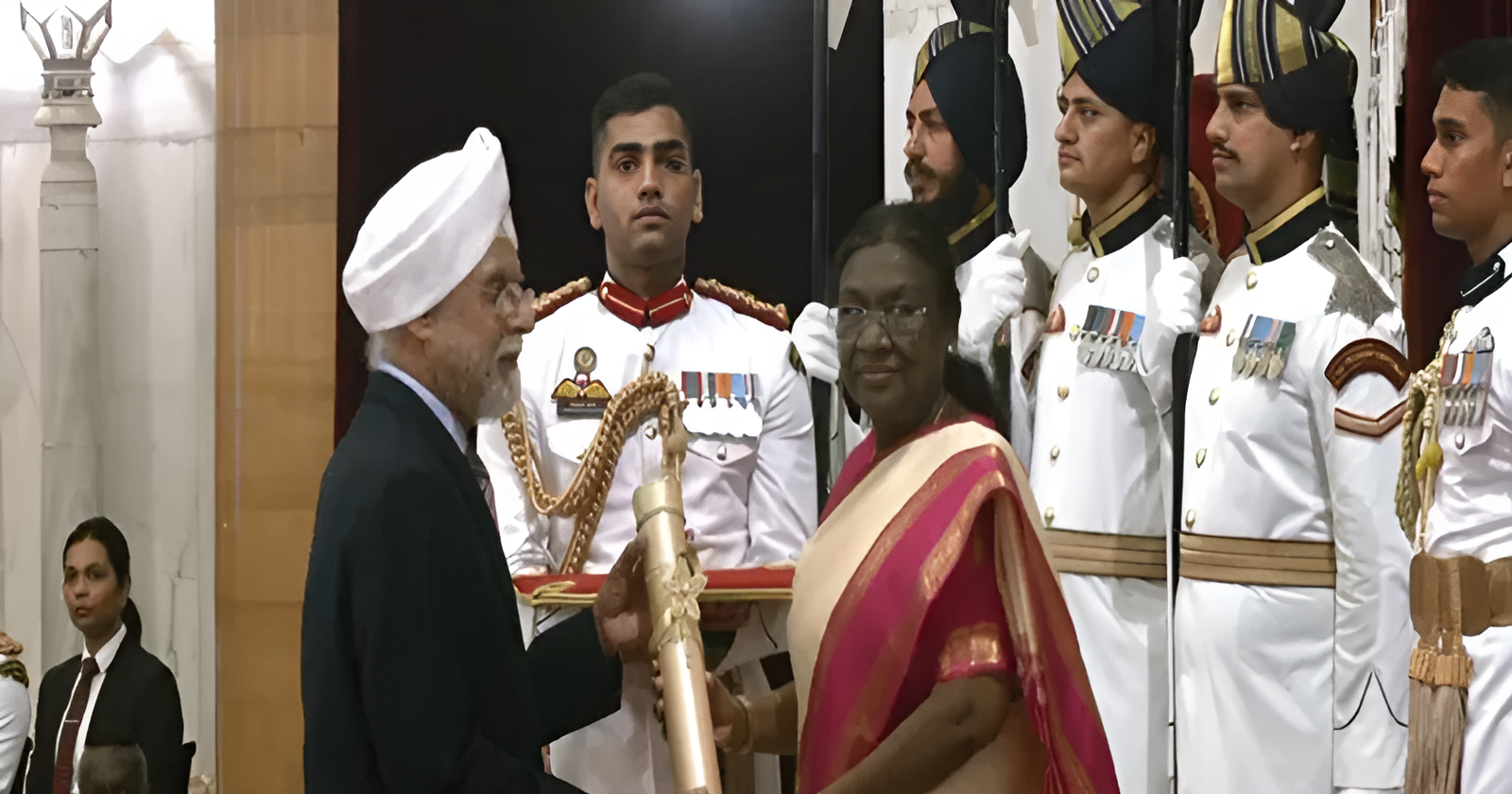 President Murmu Confers Padma Awards at Rashtrapati Bhavan Ceremony