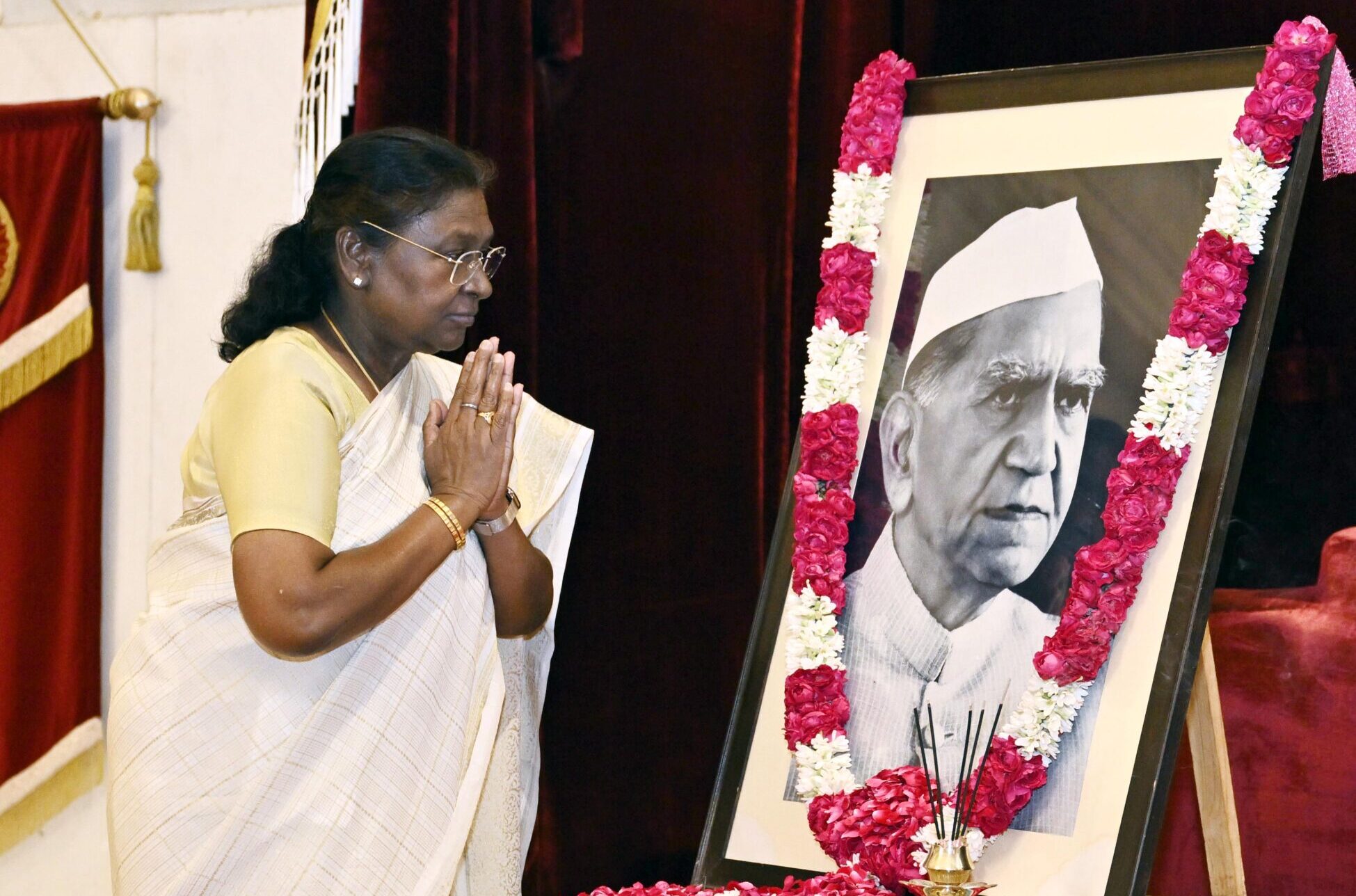 President Murmu Pays Floral Tributes to Former President Fakhruddin Ali Ahmed