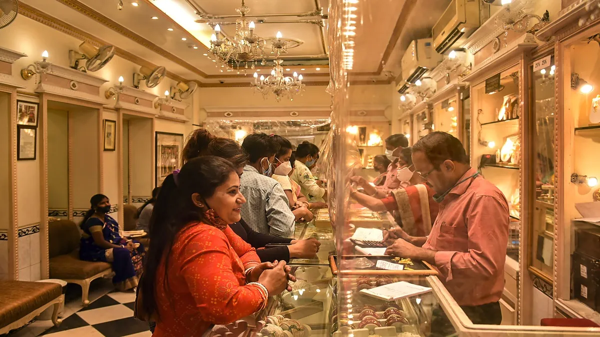 Gold Prices Surge ₹1,080 in Delhi, Silver Jumps ₹1,600 on Renewed Demand