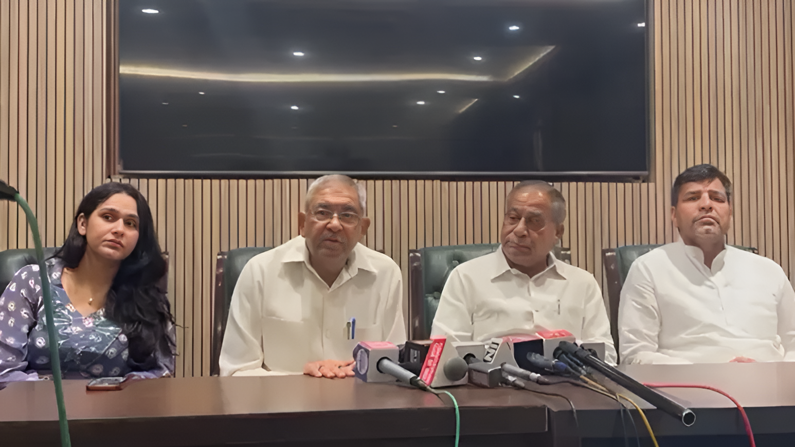 Mass Resignation Rocks AAP: 15 Delhi Councillors Quit, Launch Indraprastha Vikas Party