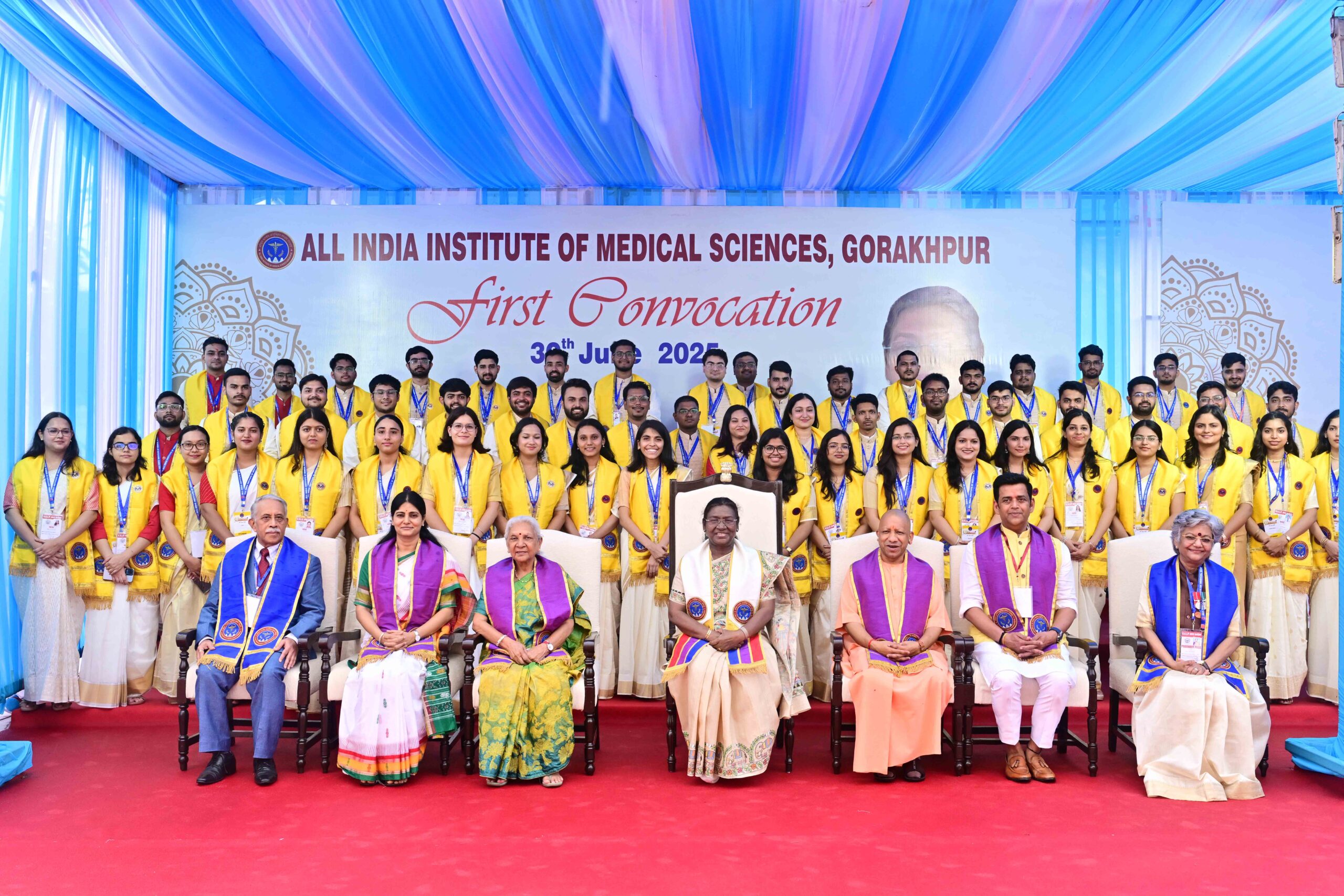 “Medicine Is a Service to Humanity”: President Murmu at AIIMS Gorakhpur Convocation