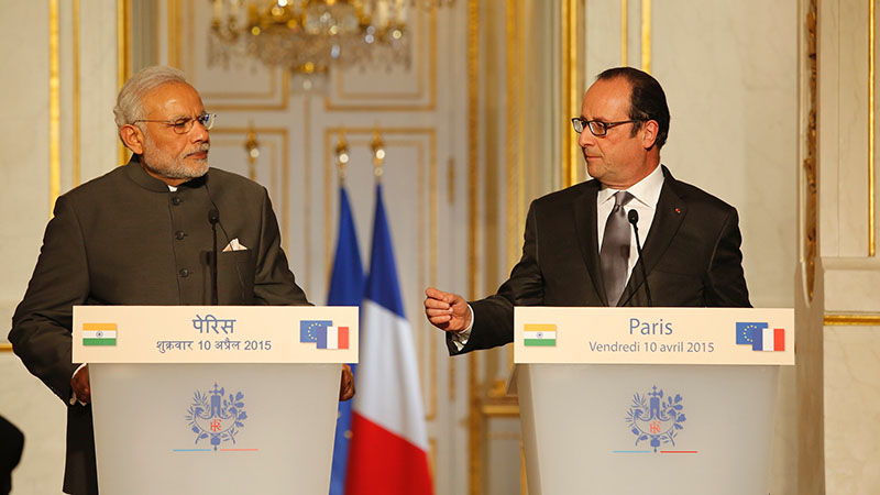 Modi Hollande France in India diplo 800