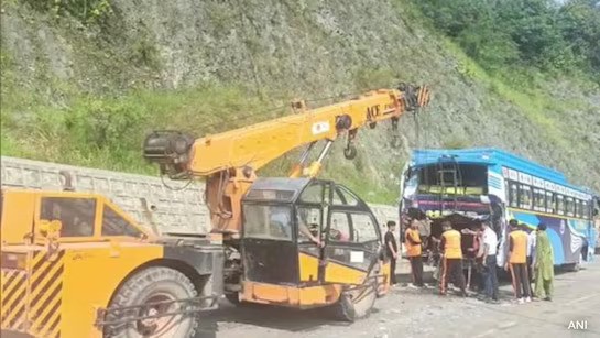 36 Amarnath Pilgrims Injured in Bus Collision on Jammu-Srinagar Highway