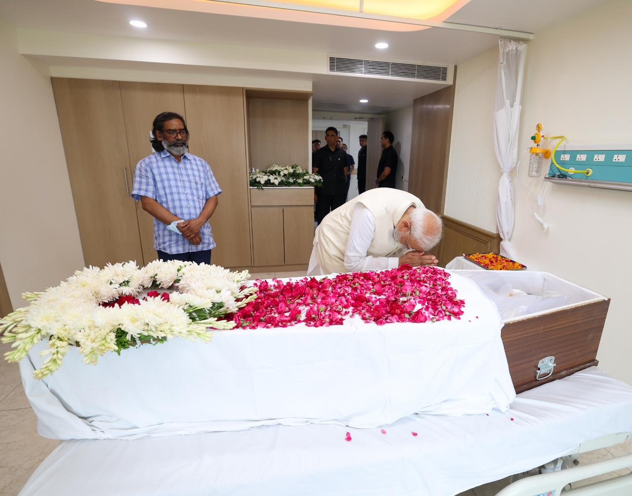 PM Modi Visits Hospital to Pay Homage to Shibu Soren