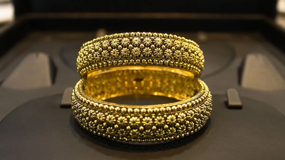 Gold Prices Continue to Dip for Third Straight Day