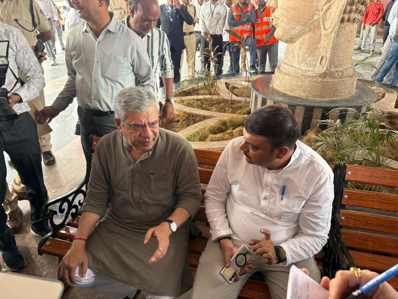 Railway Minister Vaishnaw Inspects Vadnagar Railway Station