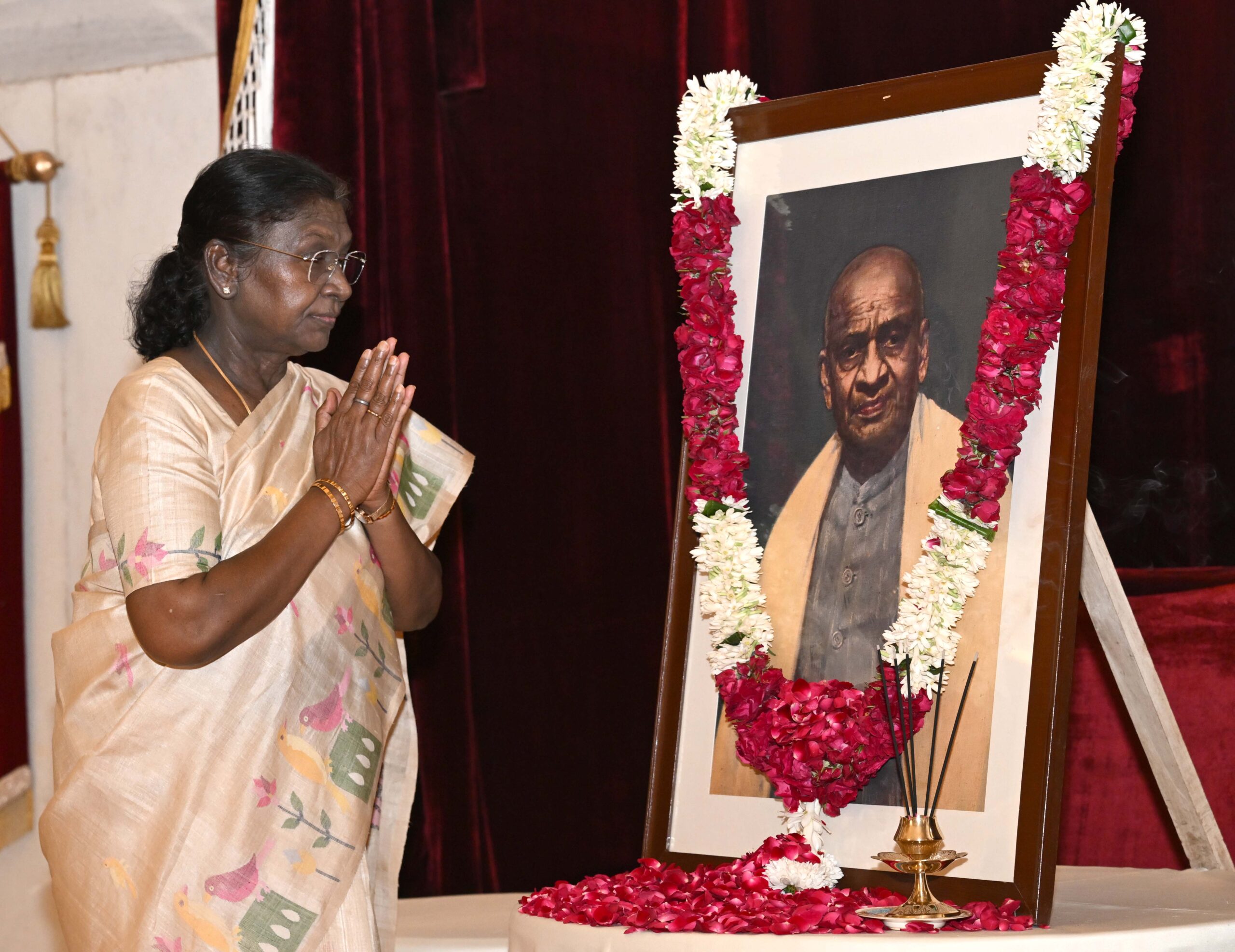 President Murmu Pays Tribute to Sardar Patel on Birth Anniversary