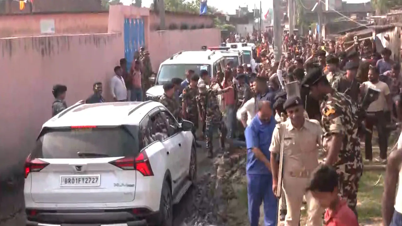 Stones Hurled at Bihar Deputy CM Vijay Sinha’s Convoy in Lakhisarai